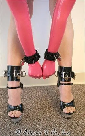 4785A      Deluxe Locking Rubber Bound Ankle or Elbow Cuffs