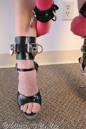 4785A      Deluxe Locking Rubber Bound Ankle or Elbow Cuffs