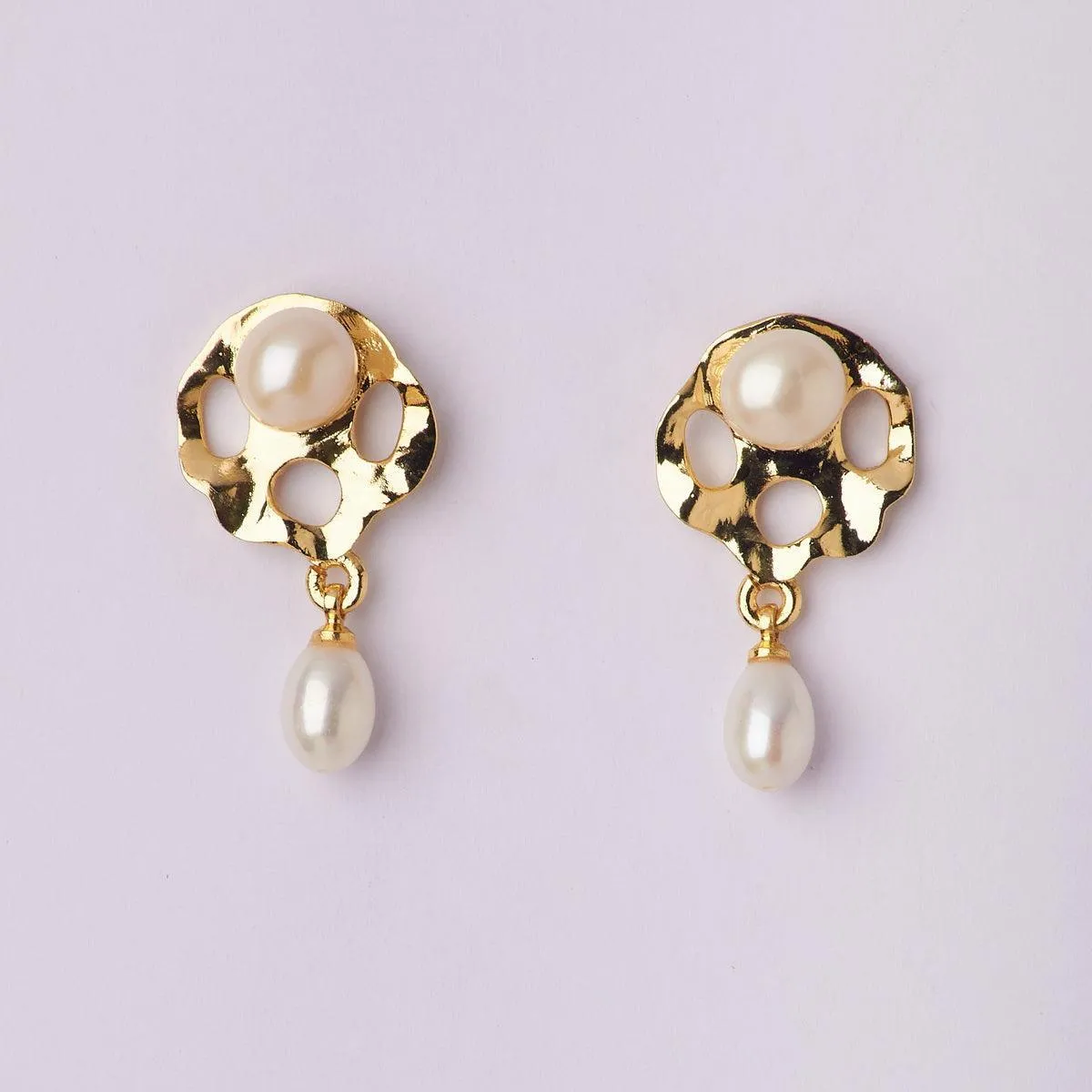 Beautiful Hanging Pearl Earring