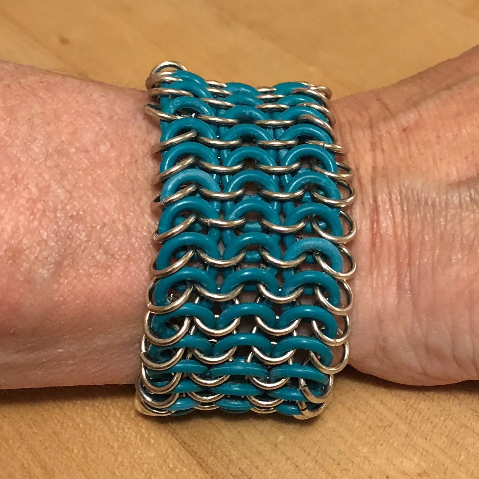 Chain Maille Bracelet in European 4-in-1 with Metal and Rubber Rings