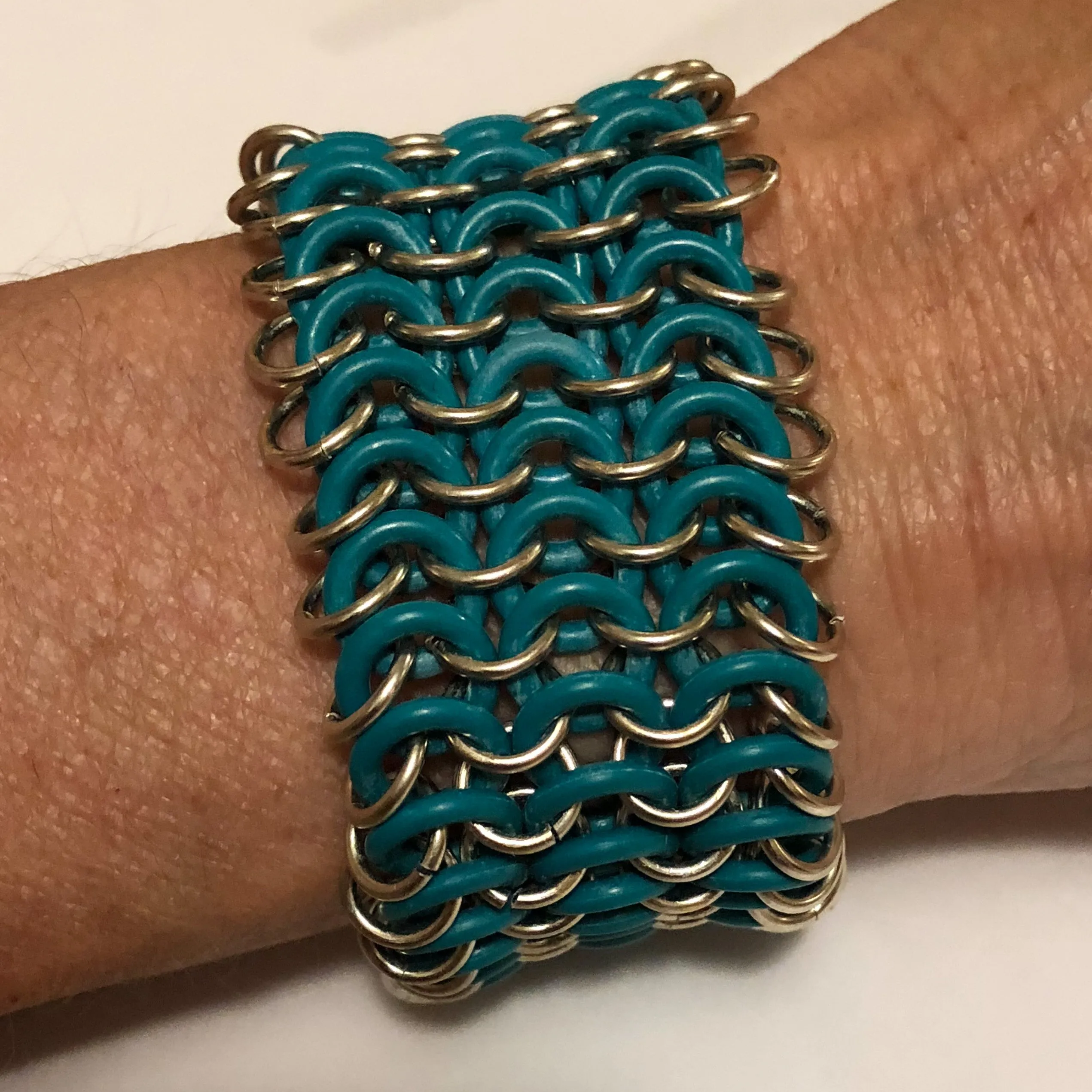 Chain Maille Bracelet in European 4-in-1 with Metal and Rubber Rings