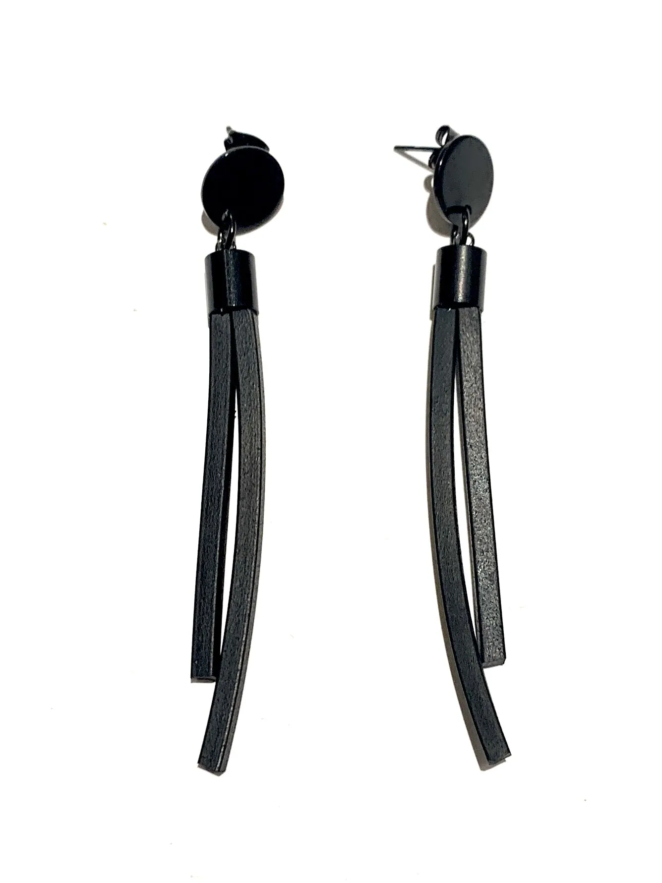 KNOT PREDICTABLE- Lines Earrings