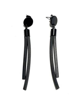 KNOT PREDICTABLE- Lines Earrings