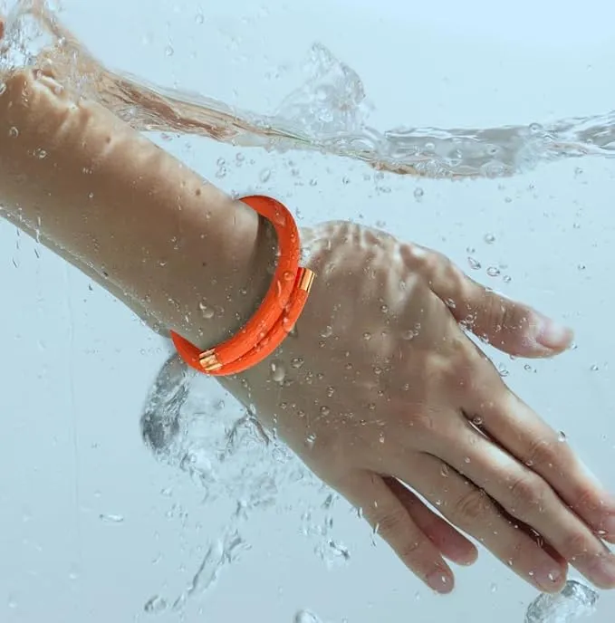 Mosquito Repellent Bracelets 1 Pack, Silicone Mosquito Repellent Bands with 10 Pack Replacement Cores, DEET Free Mosquito Wristbands Safe for Adults and Kids Indoor Outdoor Camping Protection (Orange)