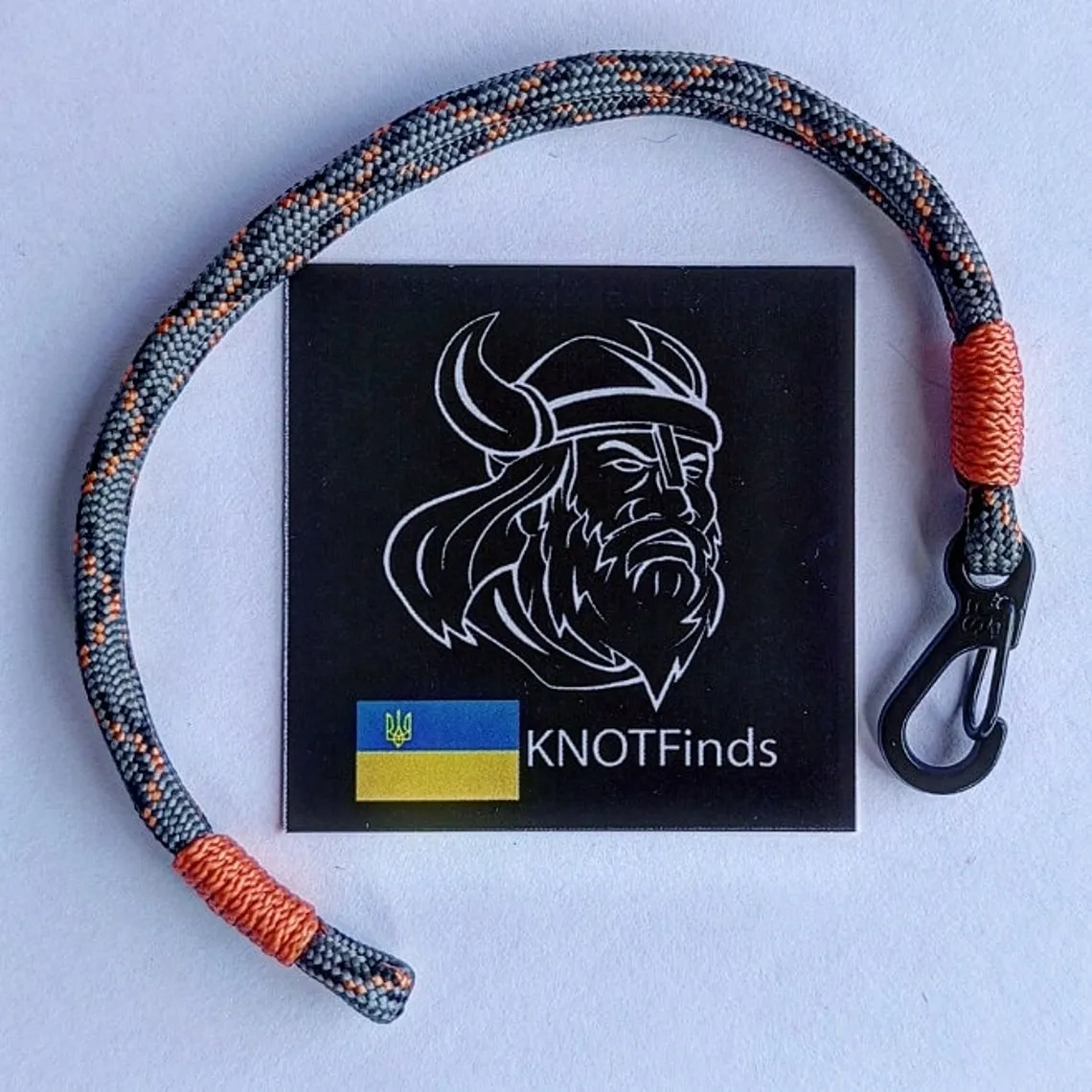 Orange camouflage bracelet. Paracord and carabiner bracelet. Unloading camp. Extreme durable. Thin bangle rope.