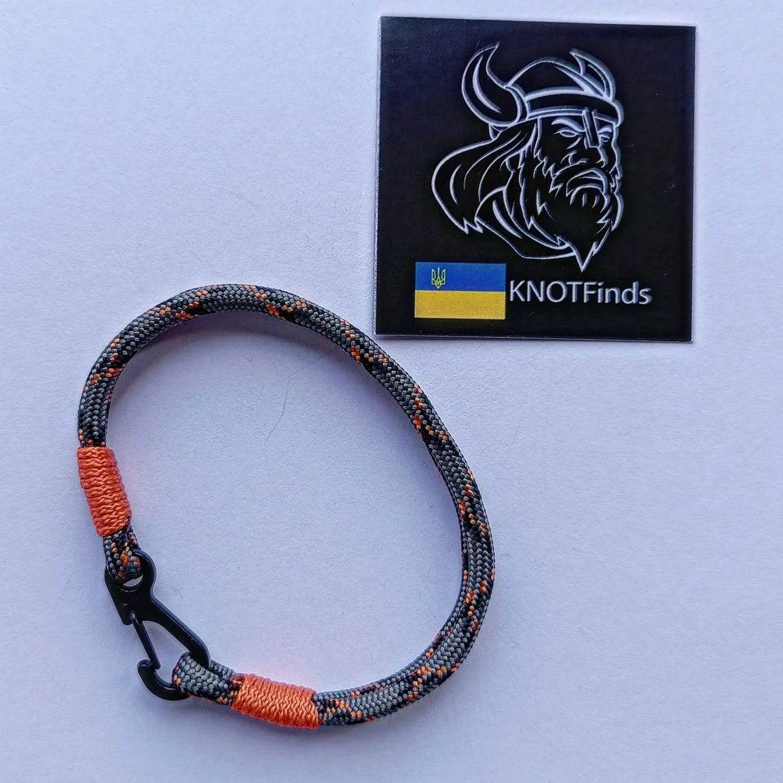 Orange camouflage bracelet. Paracord and carabiner bracelet. Unloading camp. Extreme durable. Thin bangle rope.