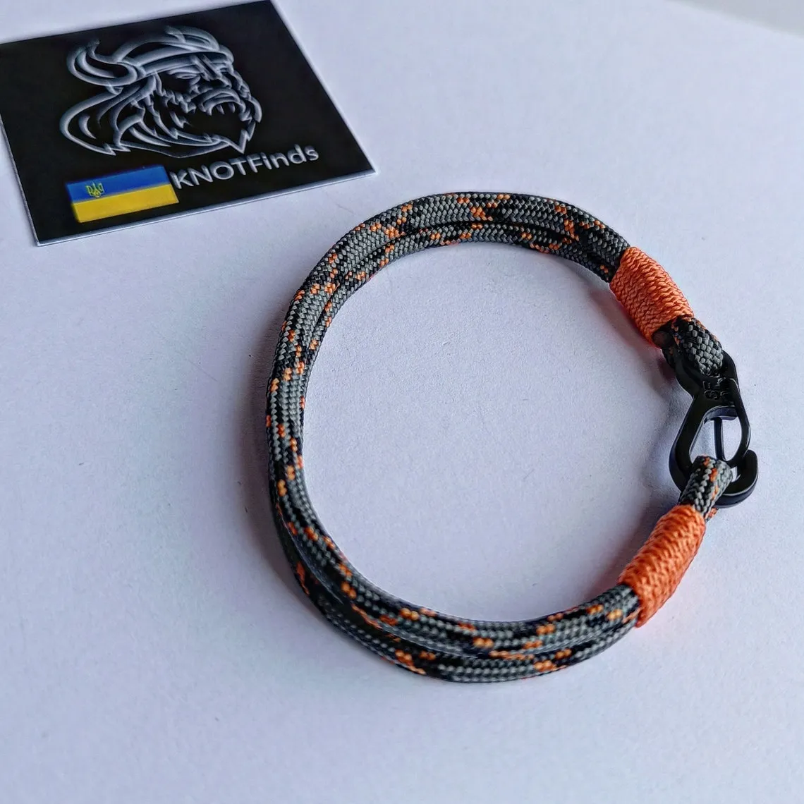 Orange camouflage bracelet. Paracord and carabiner bracelet. Unloading camp. Extreme durable. Thin bangle rope.