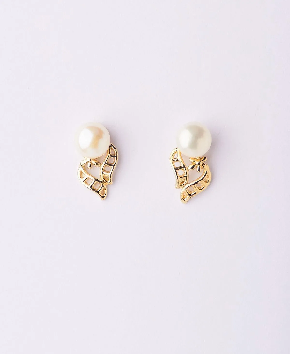 Pretty Pearl Stud Earring