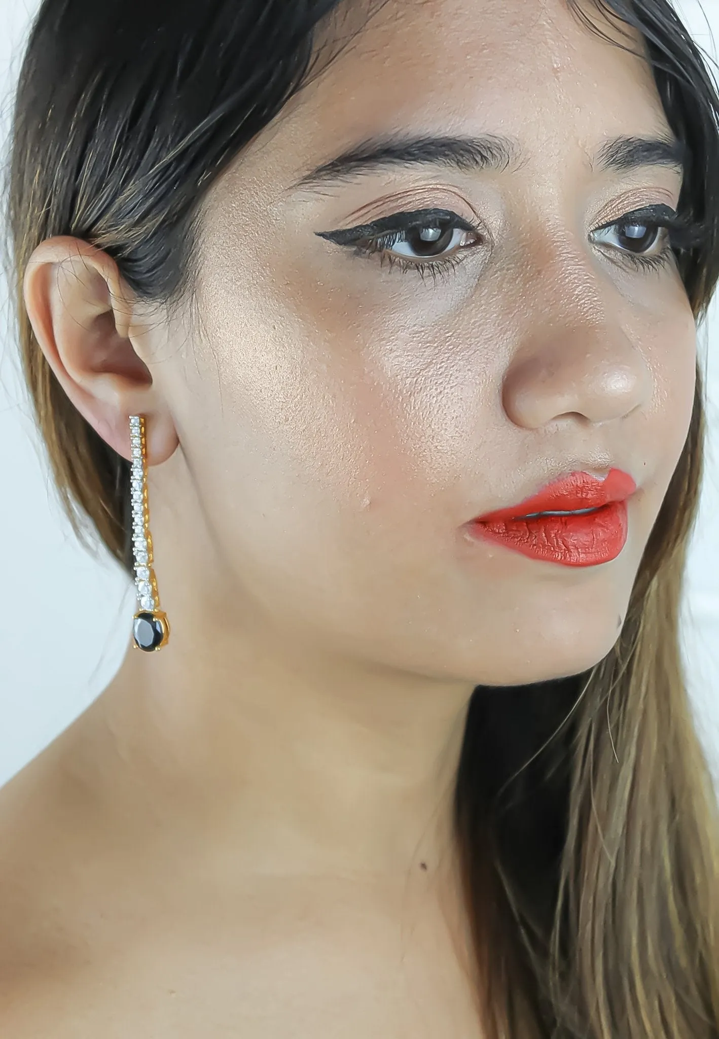 "Marbella Zircon Earrings: Lightweight, 18K Gold or Silver Plated"
Keywords: Marbella, Zircon, Earrings, Lightweight, Gold-plated, Silver-plated.