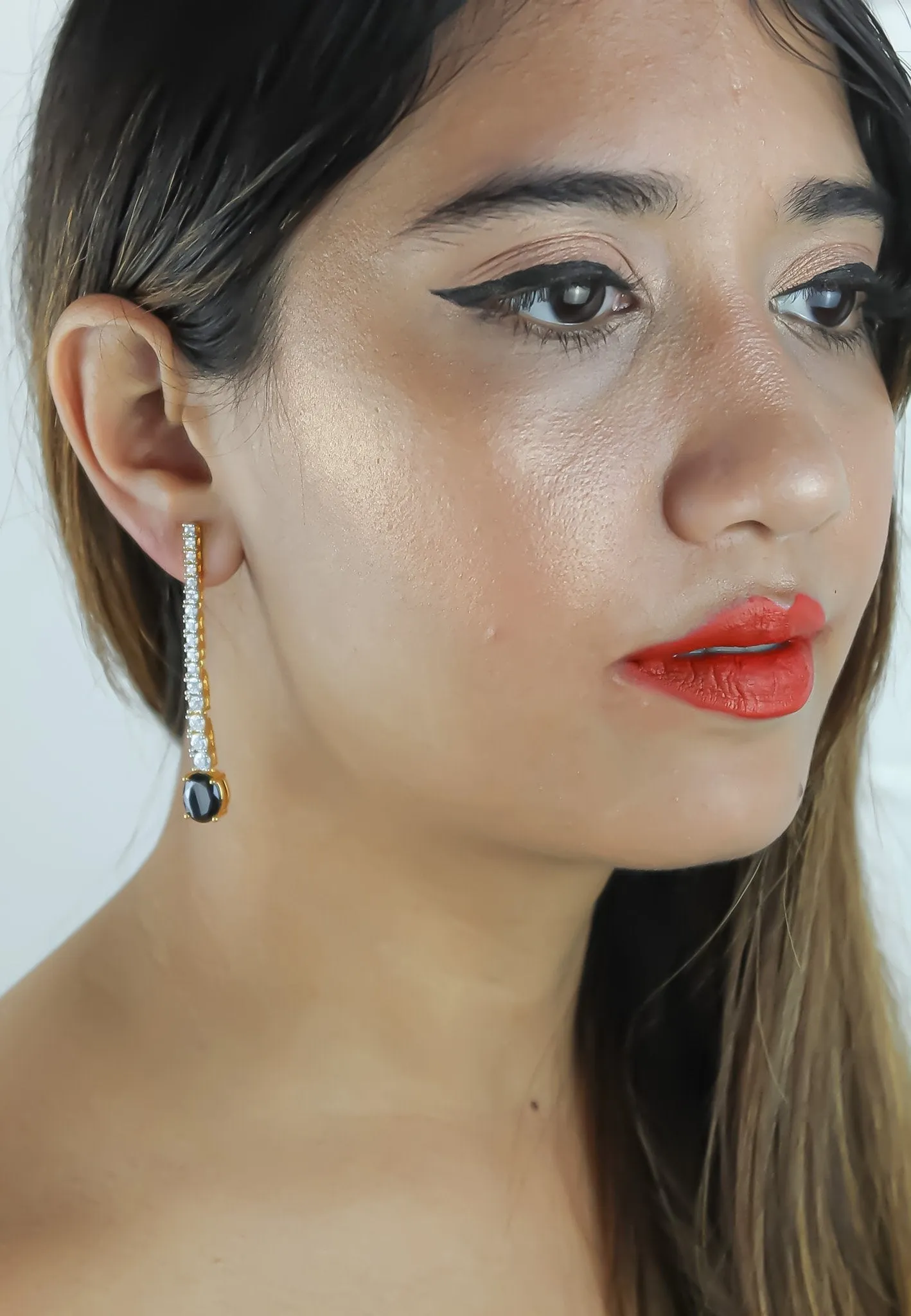 "Marbella Zircon Earrings: Lightweight, 18K Gold or Silver Plated"
Keywords: Marbella, Zircon, Earrings, Lightweight, Gold-plated, Silver-plated.