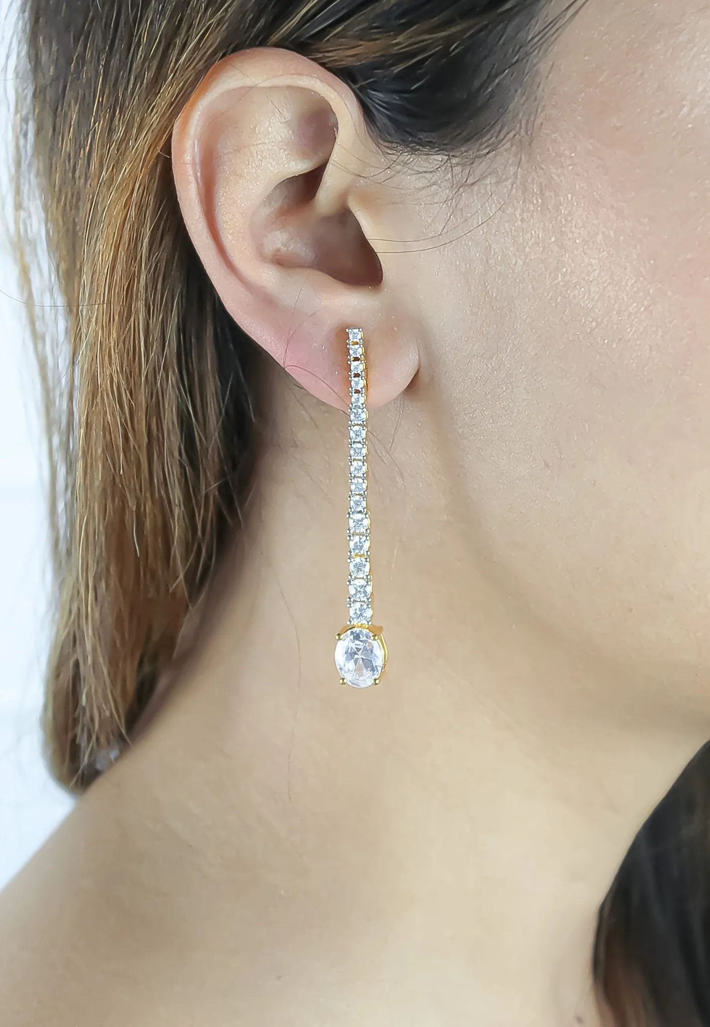 "Marbella Zircon Earrings: Lightweight, 18K Gold or Silver Plated"
Keywords: Marbella, Zircon, Earrings, Lightweight, Gold-plated, Silver-plated.