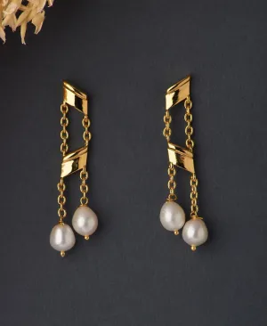 Simple Pretty Pearl hanging Earring