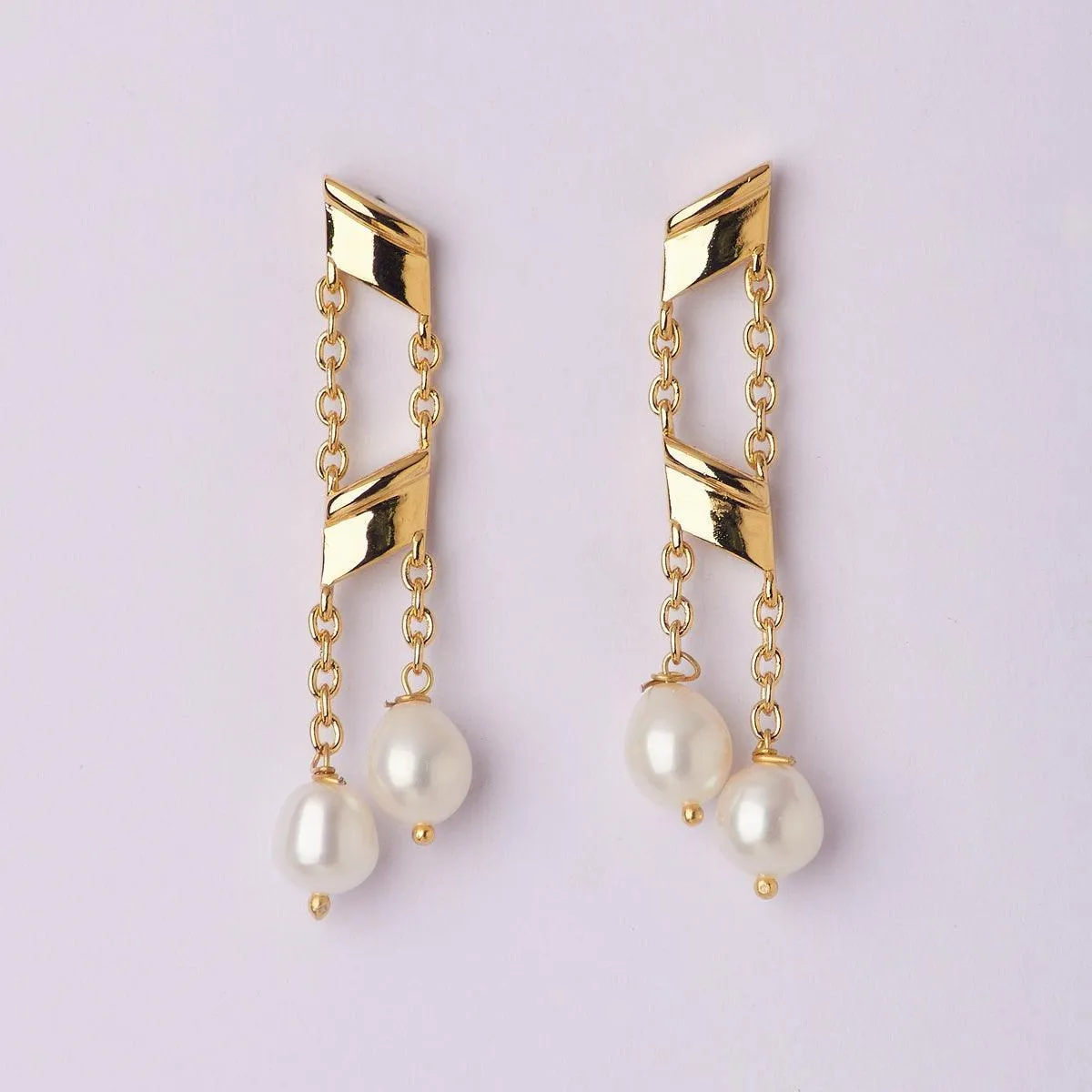 Simple Pretty Pearl hanging Earring