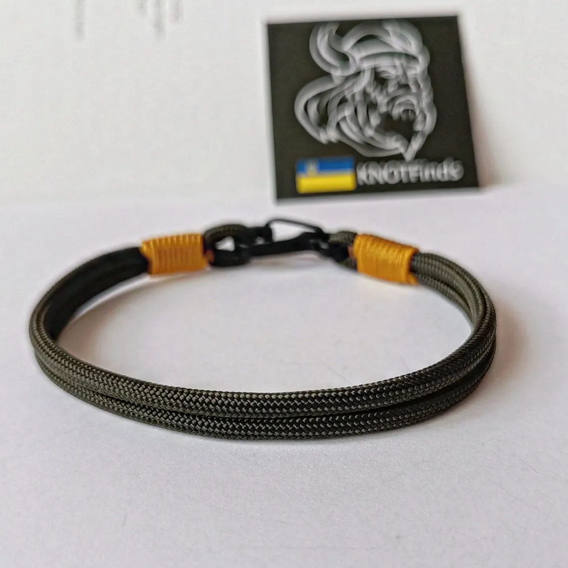 Thin green olive paracord and carabiner bracelet. Unloading camp. Surfer bangle. Extreme durable.