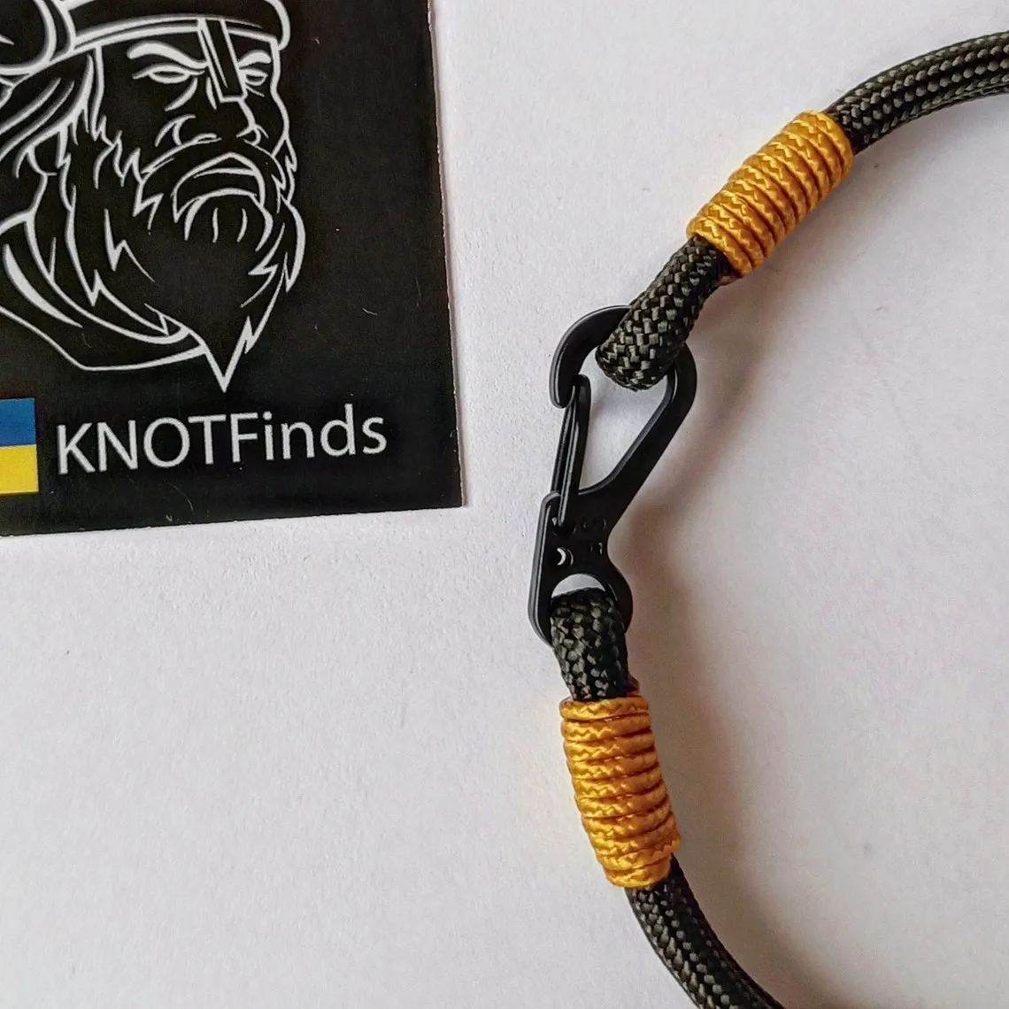 Thin green olive paracord and carabiner bracelet. Unloading camp. Surfer bangle. Extreme durable.
