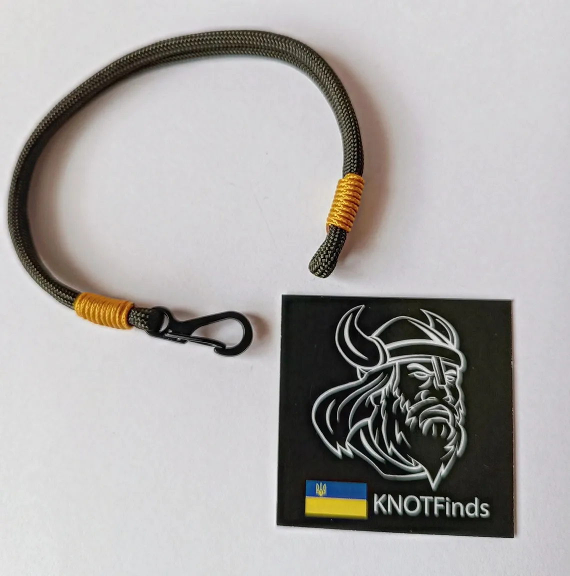 Thin green olive paracord and carabiner bracelet. Unloading camp. Surfer bangle. Extreme durable.