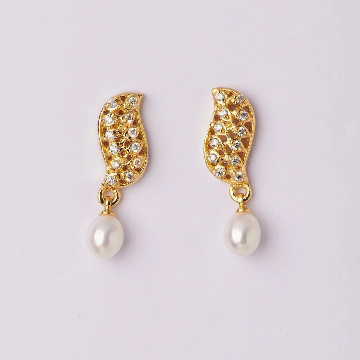 Trendy Hanging Pearl Earring