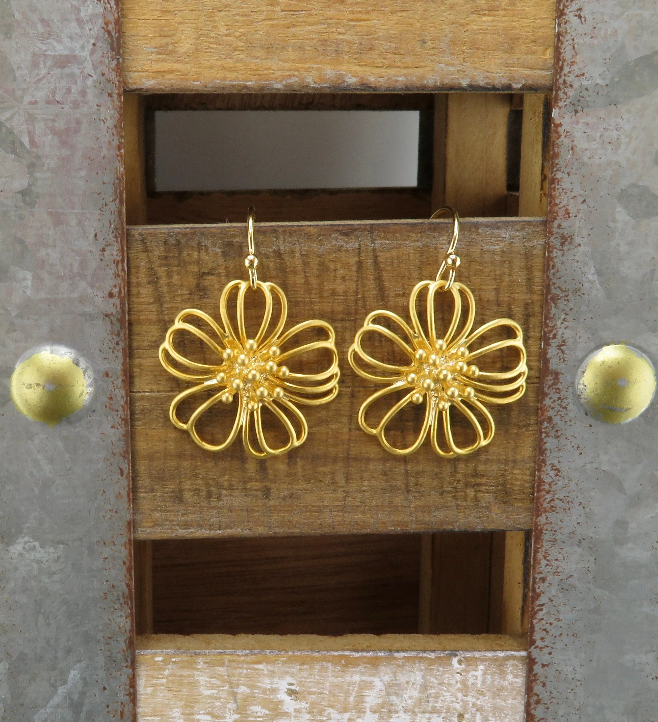 Wispy Gold Daisy Earrings
